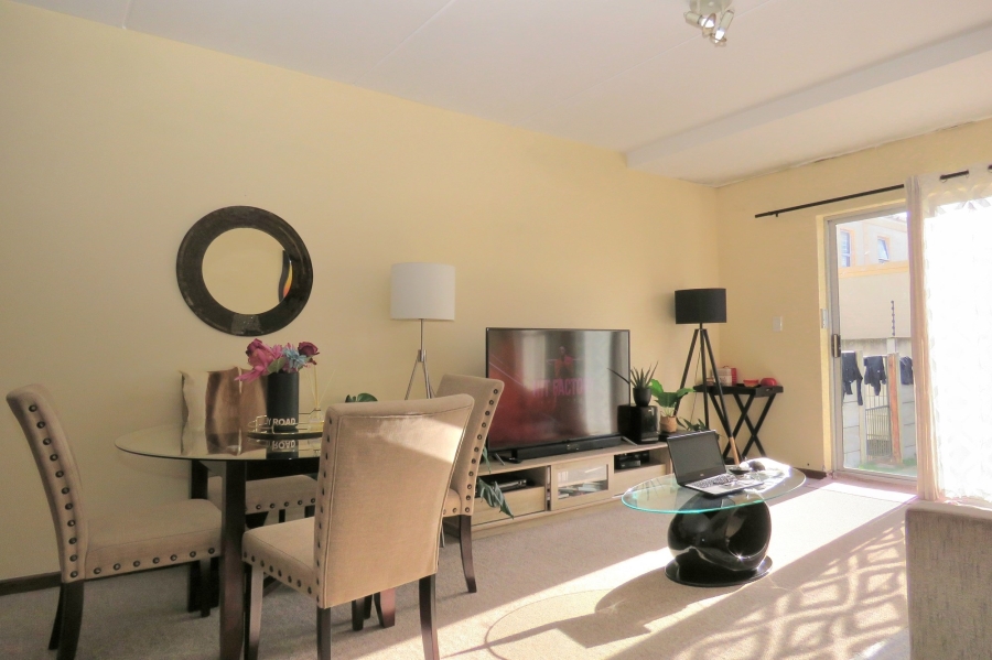 To Let 2 Bedroom Property for Rent in Parklands Western Cape